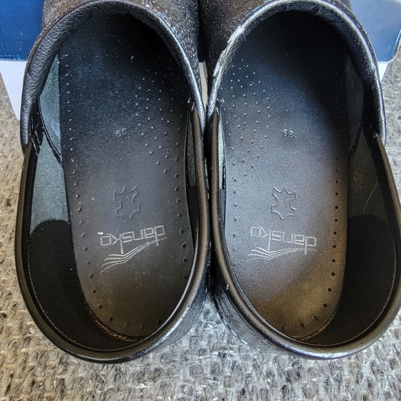 Dansko Professional Clogs blue/black patterned - Picture 12 of 13